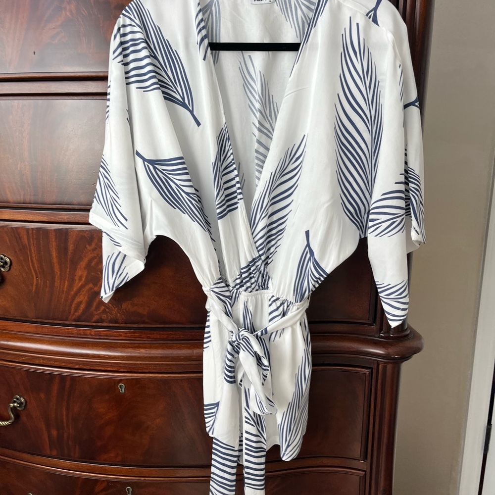 Belted Short romper with palm frond print